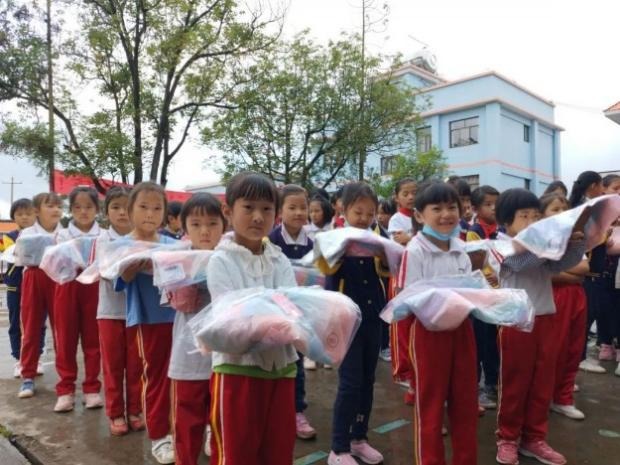 中华儿慈会携手伶可家族守护孩子童年