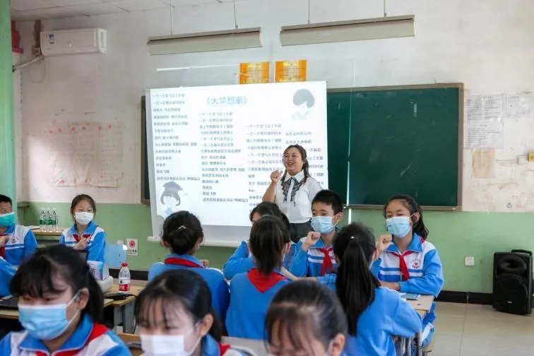 中华儿慈会与心灵放映室牵手行知小学——走进“开学第一课”