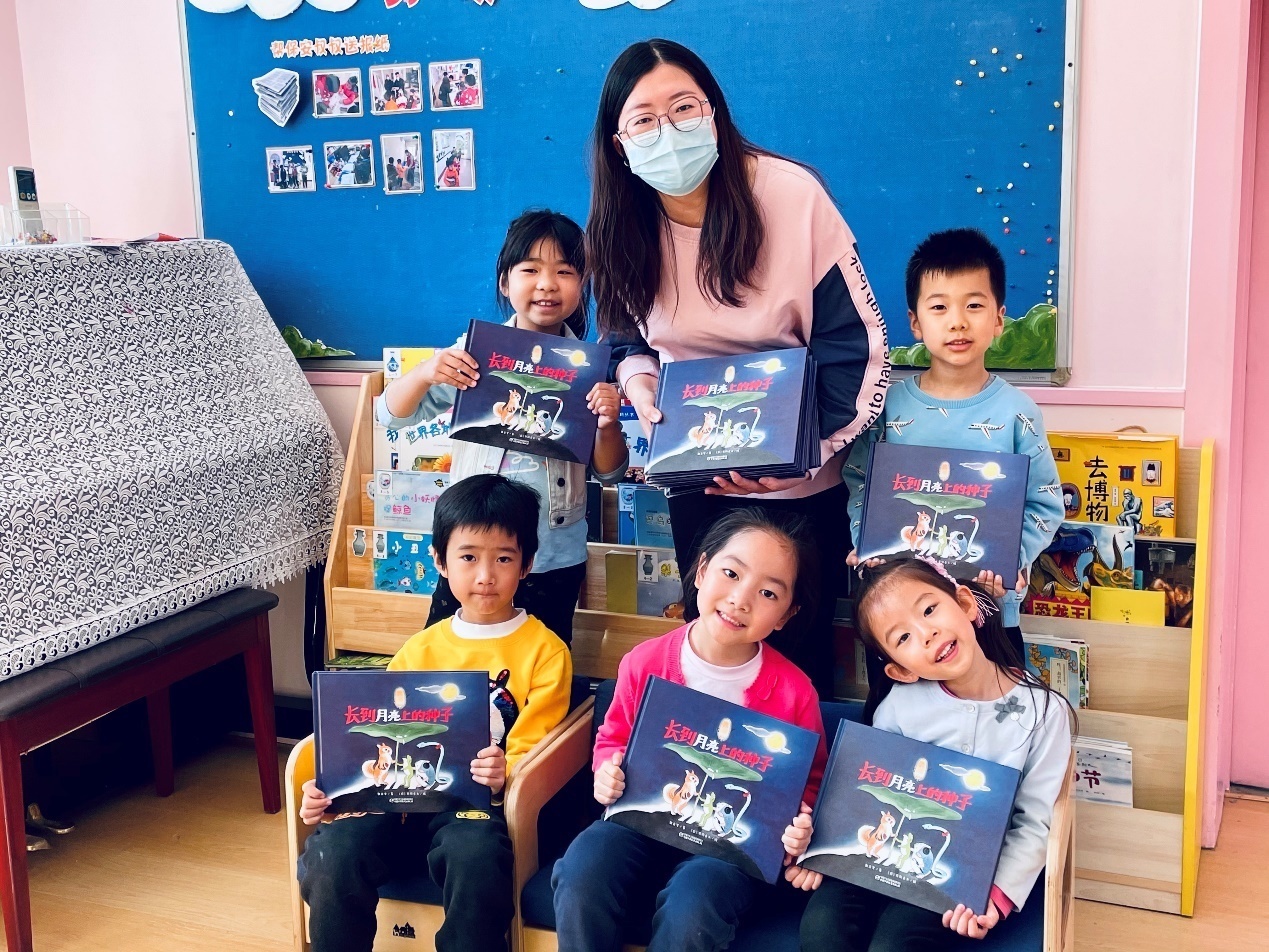 关爱儿童教育，中华儿慈会向全市127所幼儿园捐赠1700册绘本